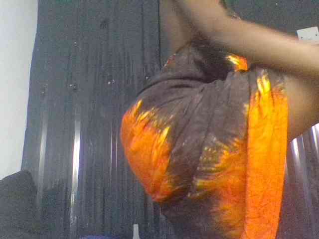 Sexypetiteher webcam