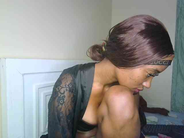 Sexypetiteher webcam