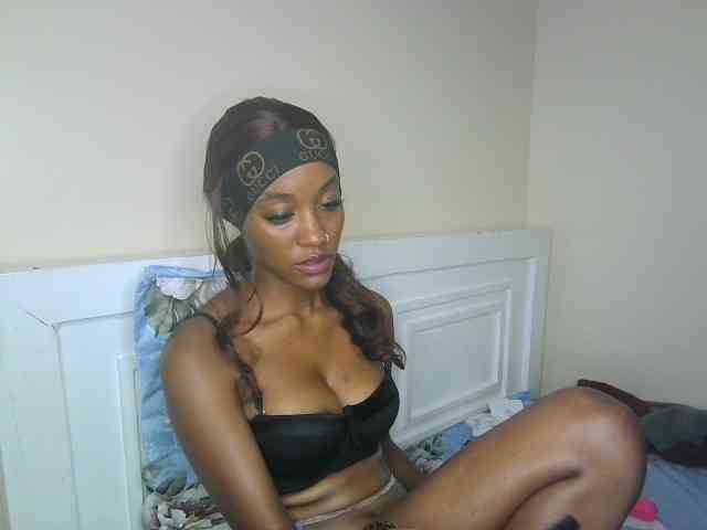 Sexypetiteher webcam