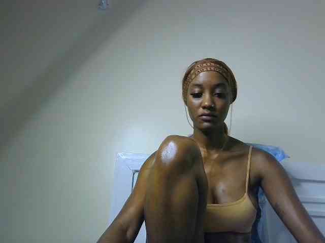 Model: Sexypetiteher