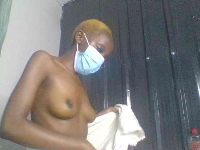 Model: Sexypetiteher