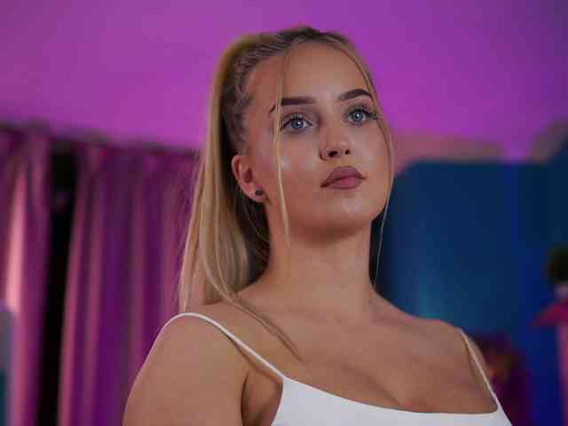 ElyssawetXX Live Webcam on BongaCams