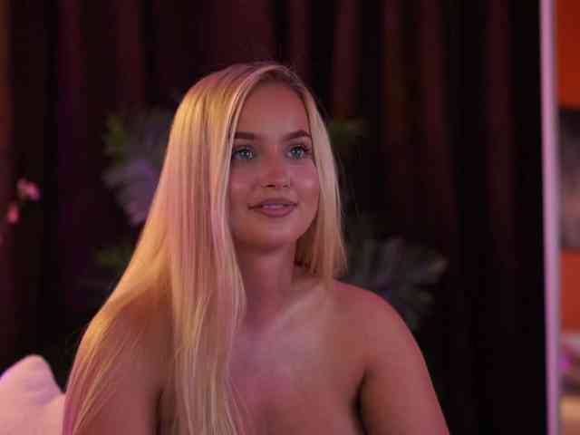ElyssawetXX Live Webcam on BongaCams