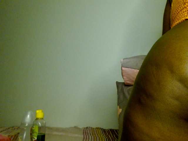Prety-chocolatte live cam on BongaCams