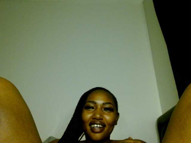 Prety-chocolatte live cam on BongaCams