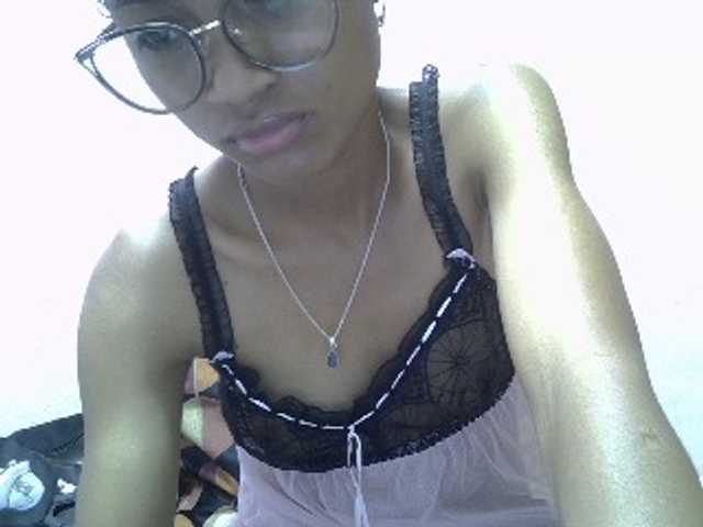 Yalane live cam on BongaCams