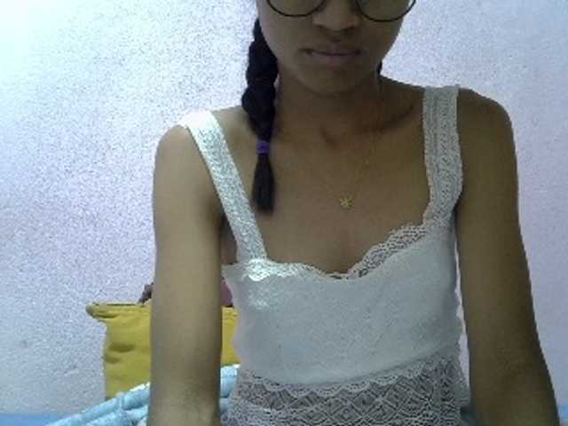 Yalane live cam on BongaCams