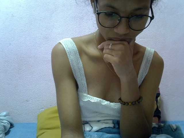 Yalane live cam on BongaCams