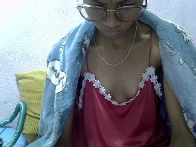 Yalane live cam on BongaCams