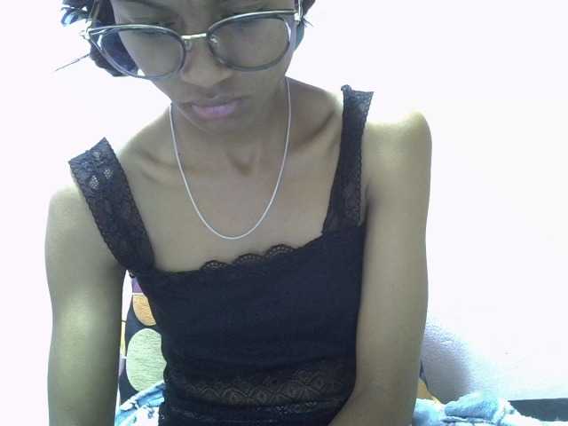 Yalane live cam on BongaCams