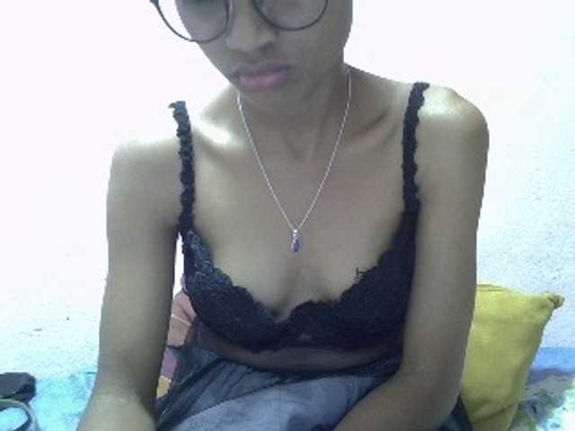 Yalane live cam on BongaCams