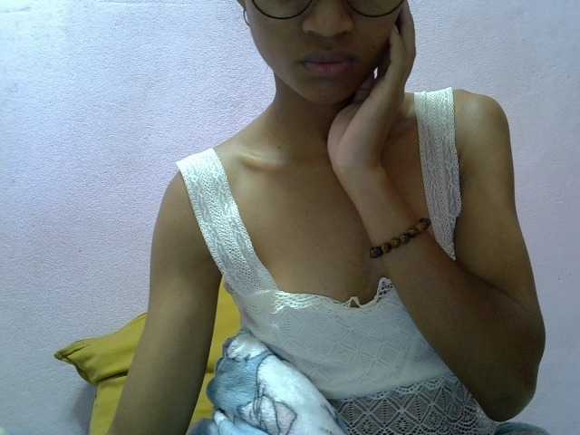 Yalane live cam on BongaCams