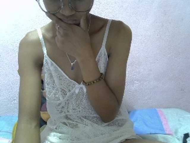 Yalane live cam on BongaCams