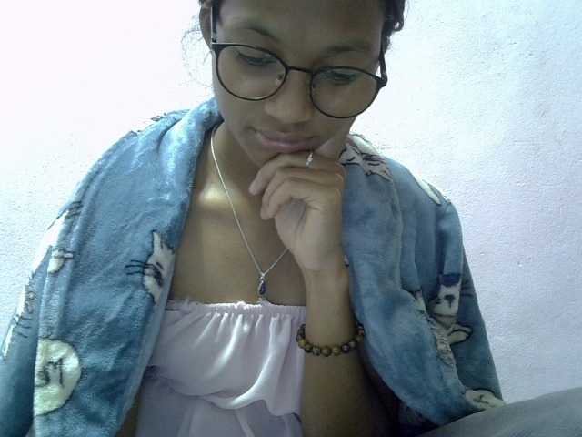 Yalane live cam on BongaCams