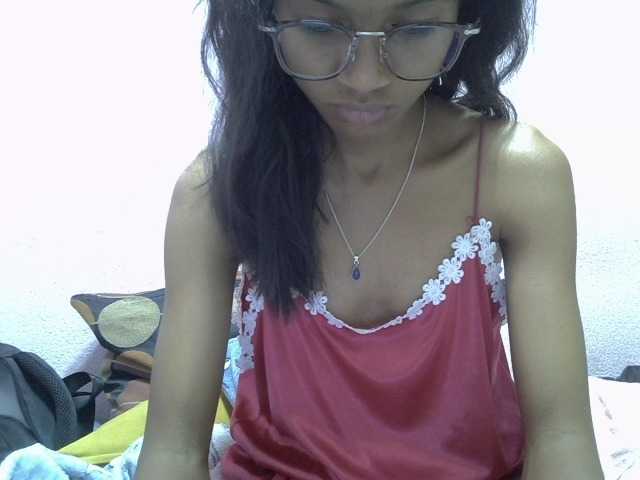Yalane live cam on BongaCams