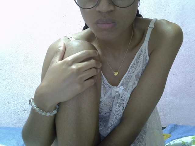 Yalane live cam on BongaCams