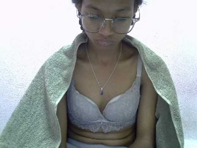 Yalane live cam on BongaCams
