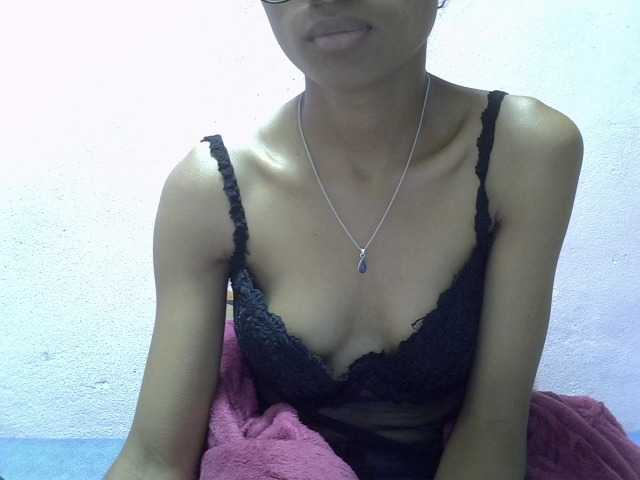 Yalane live cam on BongaCams