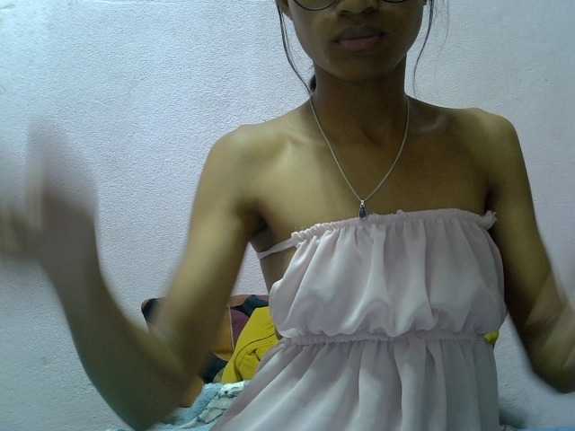 Yalane live cam on BongaCams