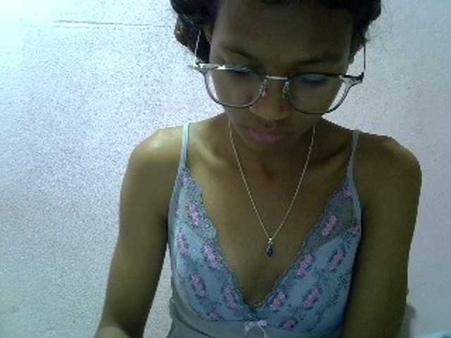 Yalane live cam on BongaCams