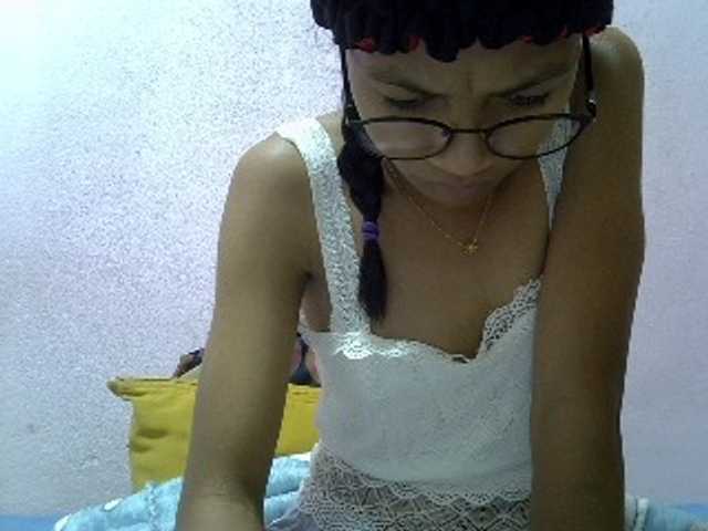 Yalane live cam on BongaCams