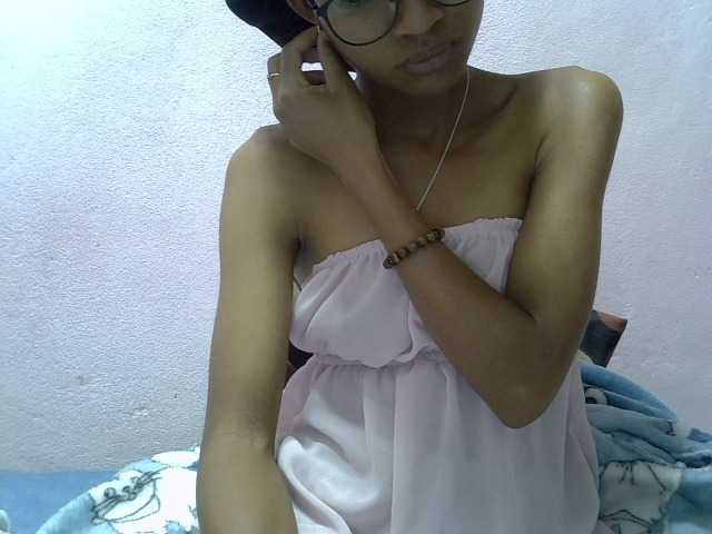 Yalane live cam on BongaCams