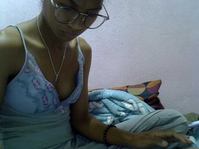 Yalane live cam on BongaCams