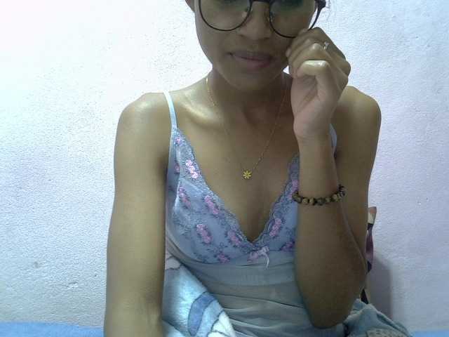 Yalane live cam on BongaCams