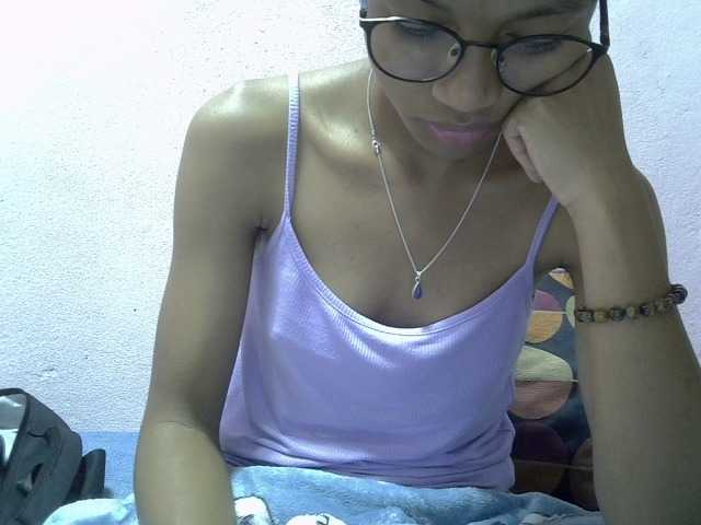 Yalane live cam on BongaCams