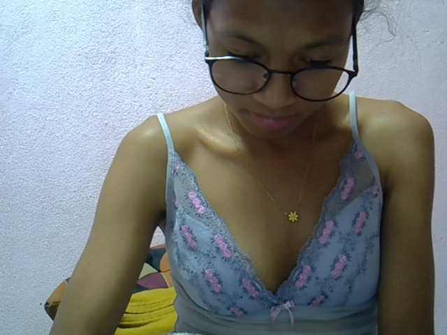 Yalane live cam on BongaCams