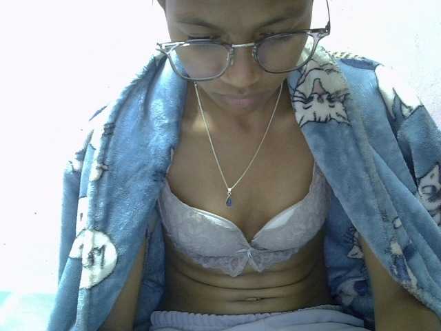 Yalane live cam on BongaCams