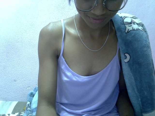 Yalane live cam on BongaCams