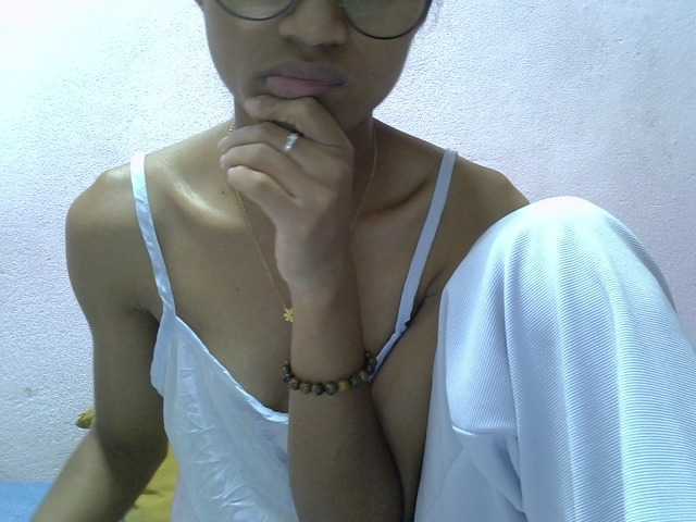 Yalane live cam on BongaCams