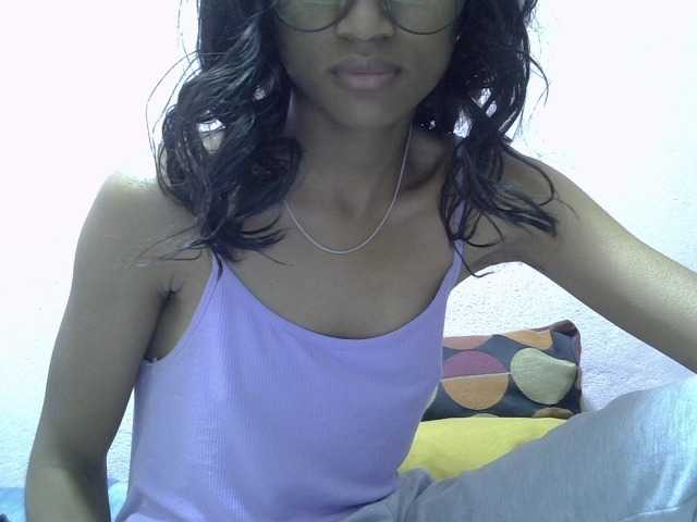 Yalane live cam on BongaCams