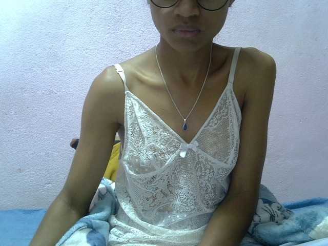 Yalane live cam on BongaCams