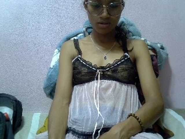 Yalane live cam on BongaCams