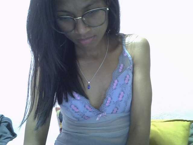 Yalane live cam on BongaCams