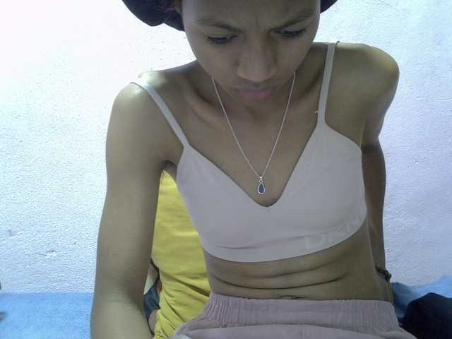 Yalane live cam on BongaCams