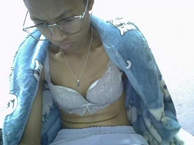 Yalane live cam on BongaCams