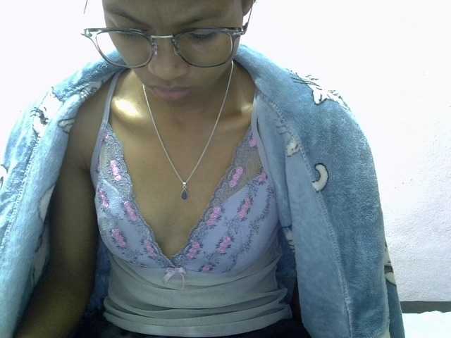 Yalane live cam on BongaCams
