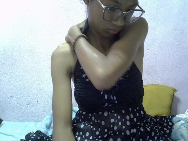 Yalane live cam on BongaCams