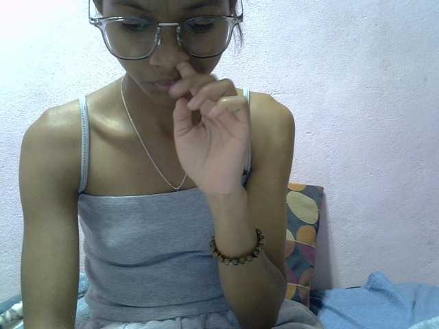 Yalane live cam on BongaCams