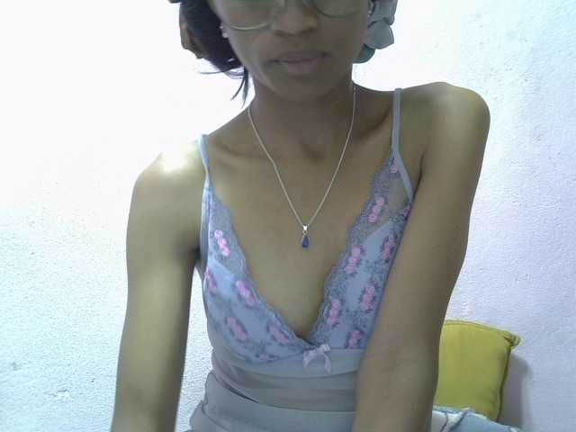 Yalane live cam on BongaCams