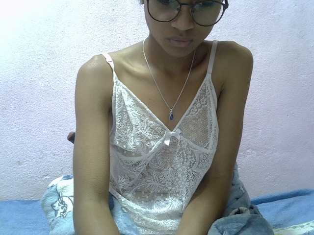 Yalane live cam on BongaCams