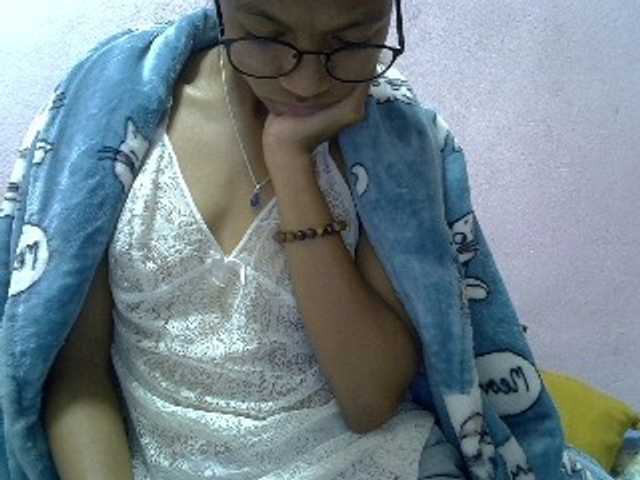 Yalane live cam on BongaCams