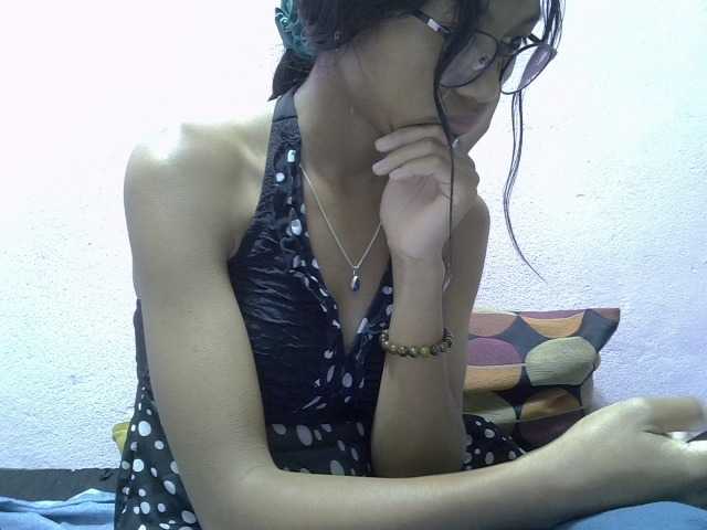 Yalane live cam on BongaCams