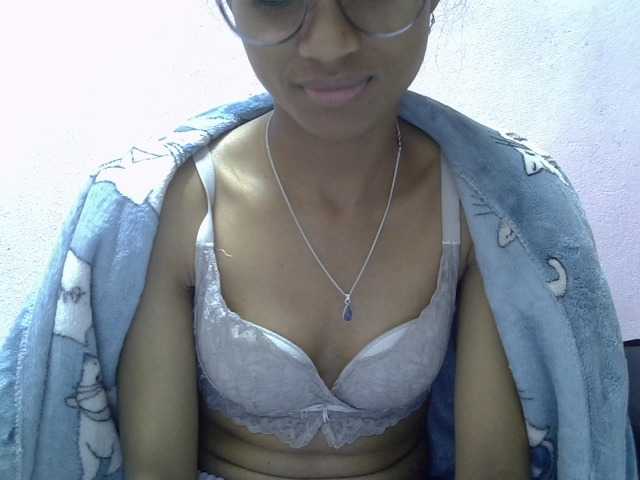Yalane live cam on BongaCams