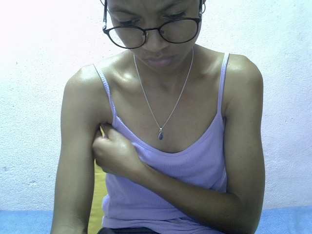 Yalane live cam on BongaCams