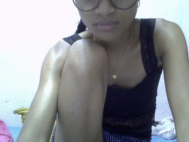 Yalane live cam on BongaCams