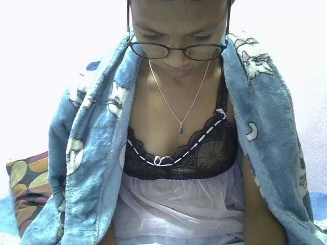 Yalane live cam on BongaCams